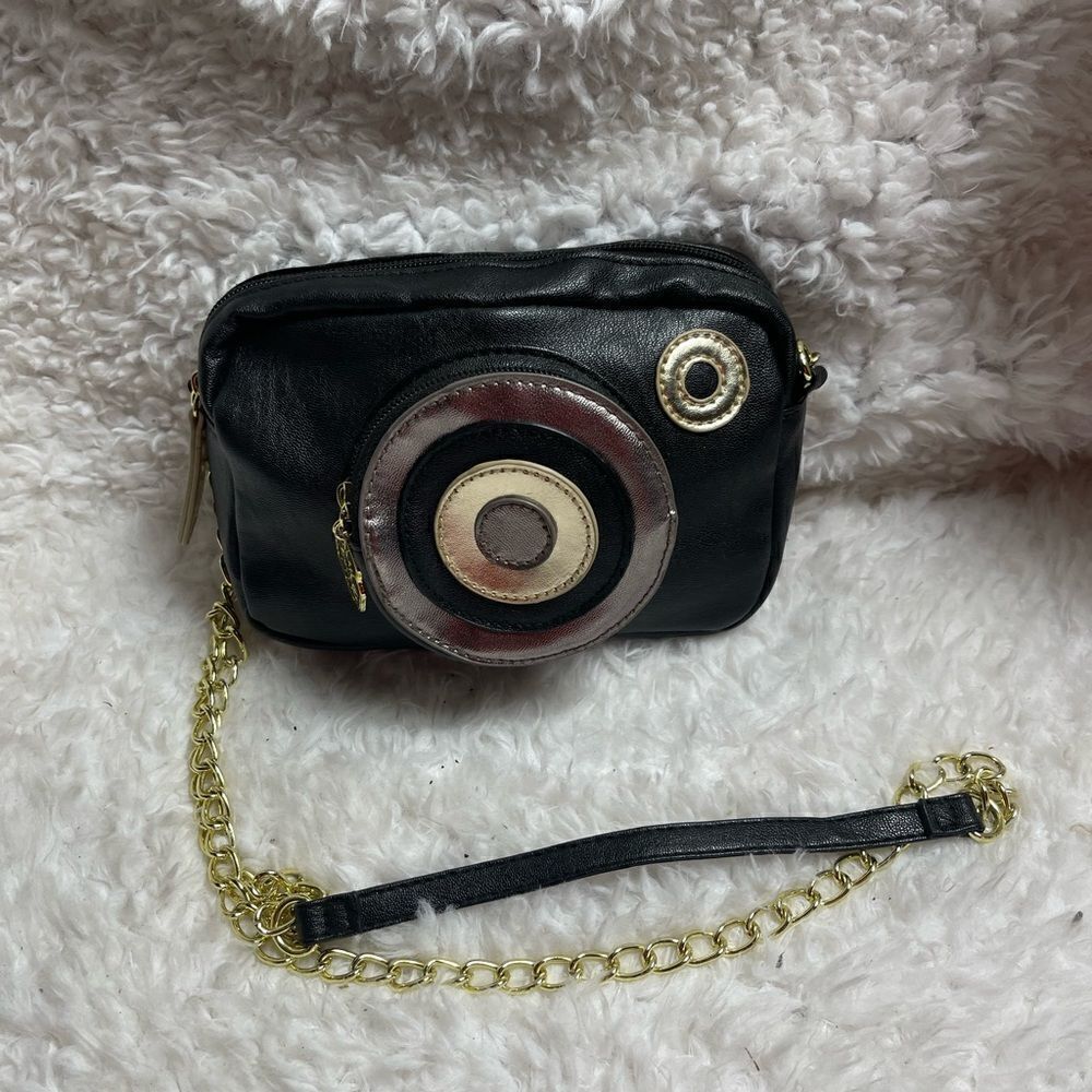 Betsey Johnson camera  small crossbody bag black faux leather & metallic silver